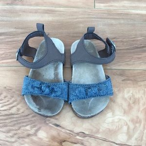 Adorable Carters 6-9mo sandals